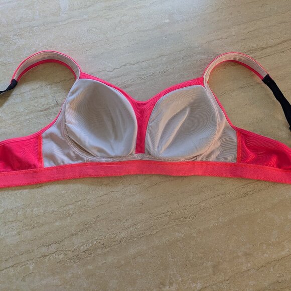 Lulu Ta Ta Tamer 36C sports bra - Picture 5 of 10